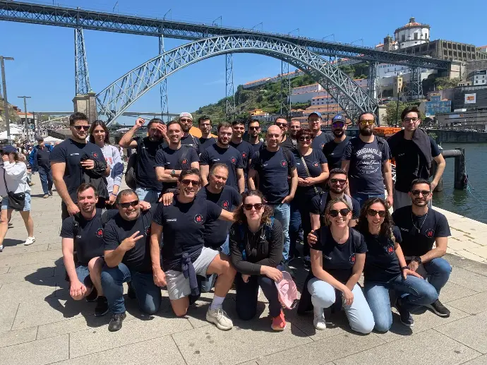 NDrive team taking a photo near Porto D. Luis bridge.